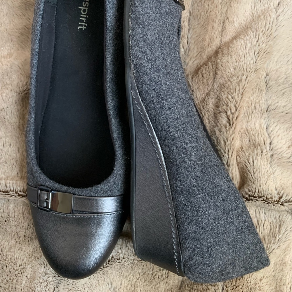 Easy spirit slip ons